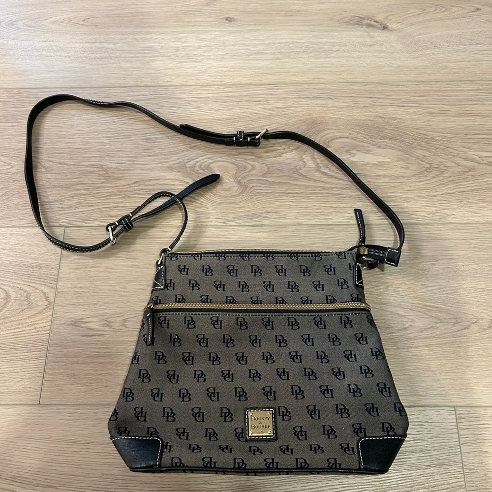 Dooney & Bourke Bag